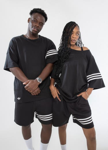 Adidas Originals Neu Classics Tee in Black