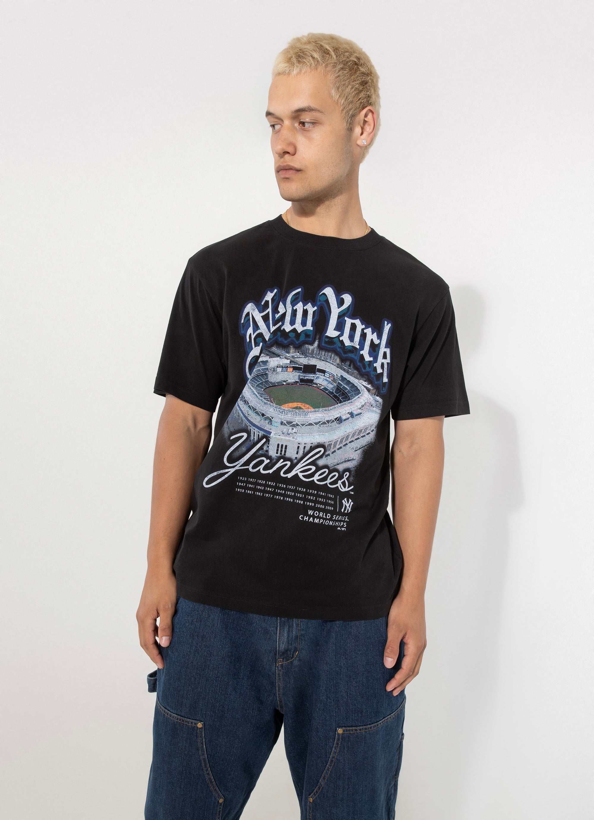 Majestic Mlb New York Yankees Gothic Stadium Tee in Black | Red Rat