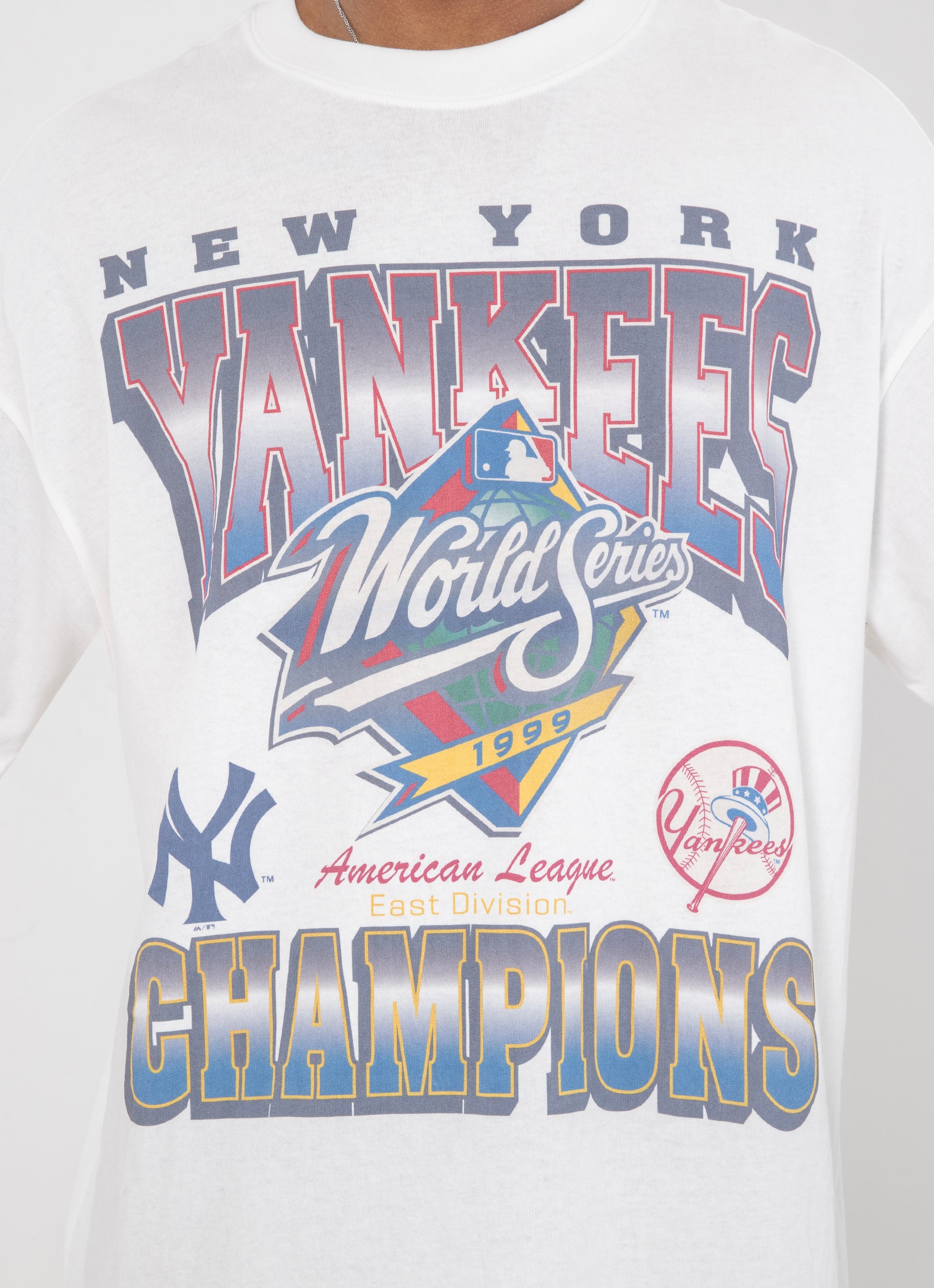 激安通販新作 Majestic in Tee Champion Series World Yankees York New Mlb トップス