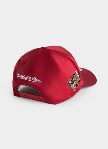 Mitchell & Ness Nba Chicago Bulls Satin Snapback Cap in Red