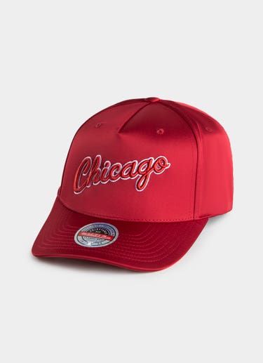 Mitchell & Ness Nba Chicago Bulls Satin Snapback Cap in Red