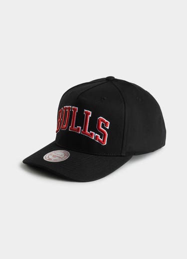 Mitchell & Ness Nba Chicago Bulls Team Colour Wordmark Mvp Snapback Cap in Black