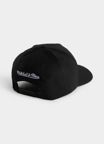 Mitchell & Ness Nba Cleveland Cavaliers Team Colour Logo Mvp Snapback Cap in Black