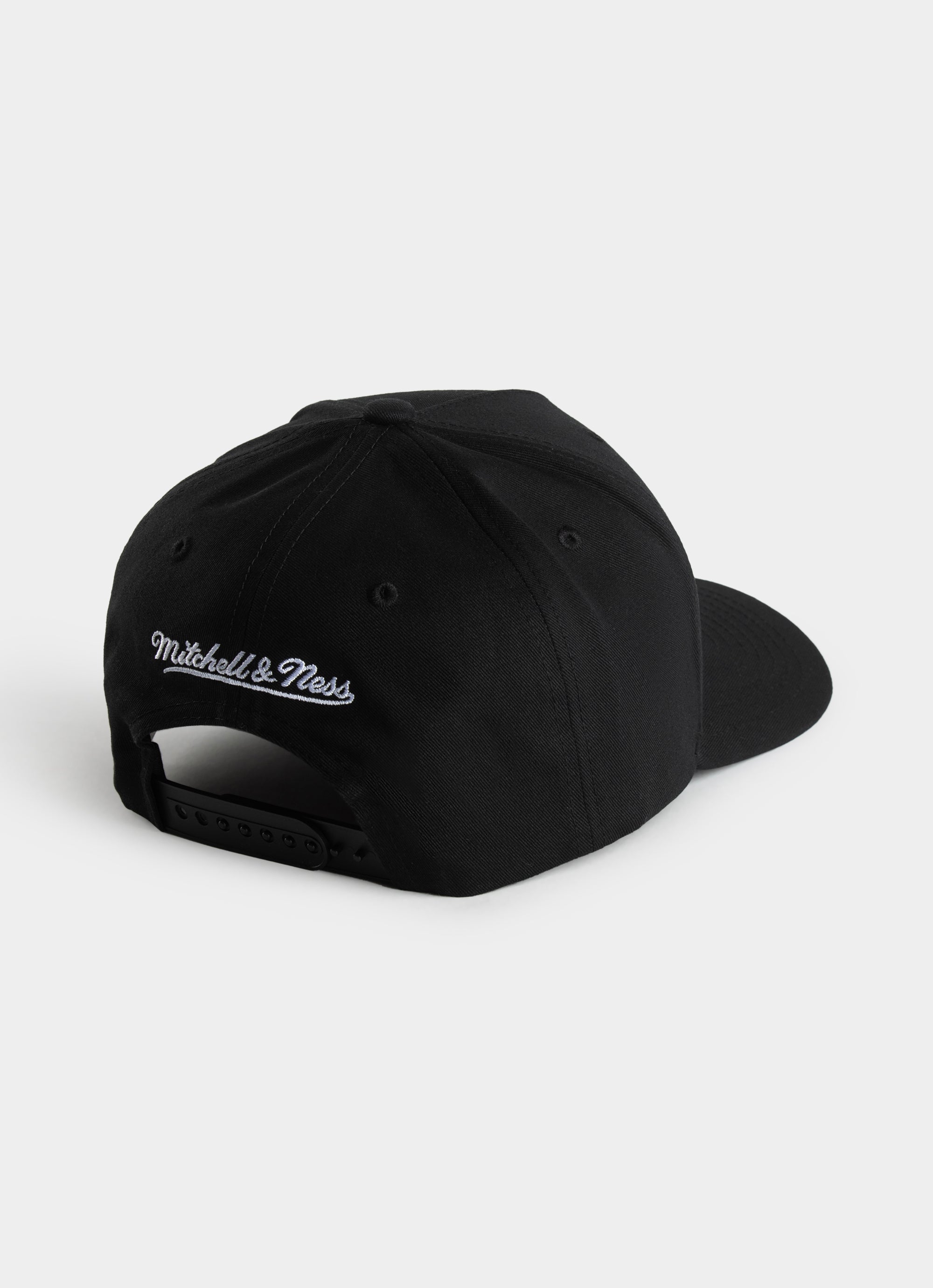 Mitchell & Ness Nba Cleveland Cavaliers Team Colour Logo Mvp Snapback Cap in Black
