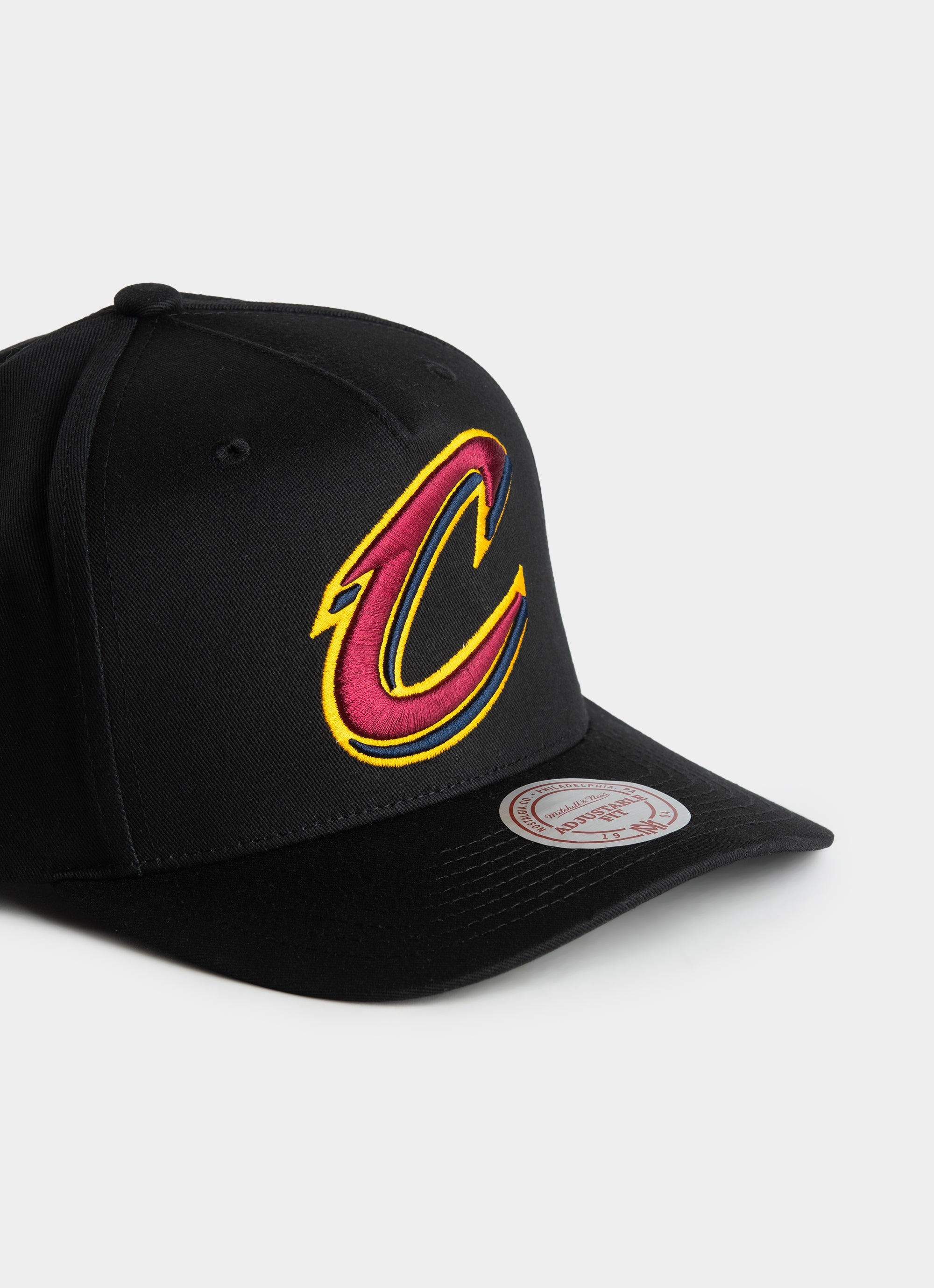 Mitchell & Ness Nba Cleveland Cavaliers Team Colour Logo Mvp Snapback Cap in Black