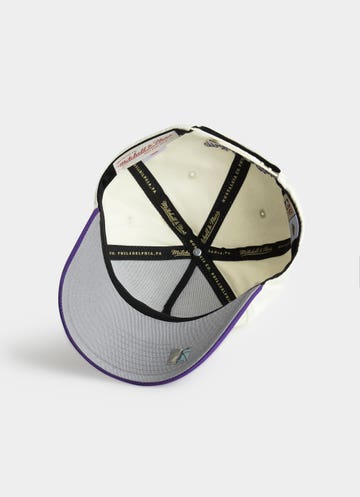 Mitchell & Ness Nba Los Angeles Lakers Evergreen Pro Pinch Snapback Cap in White