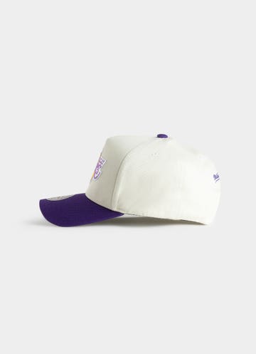 Mitchell & Ness Nba Los Angeles Lakers Evergreen Pro Pinch Snapback Cap in White