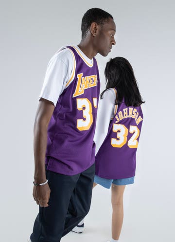 Mitchell & Ness Nba Los Angeles Lakers Magic Johnson Swingman Jersey in Purple