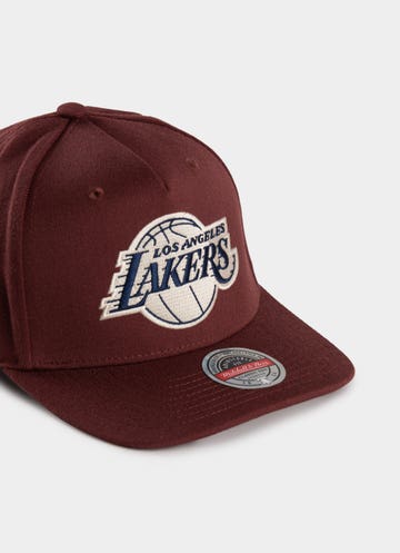 Classic Maroon Snapback: Timeless Style Meets Comfort