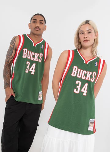 Mitchell & Ness Nba Milwaukee Bucks Gian Road Swingman Jersey in Green