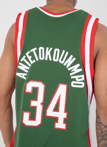 Mitchell & Ness Nba Milwaukee Bucks Gian Road Swingman Jersey in Green