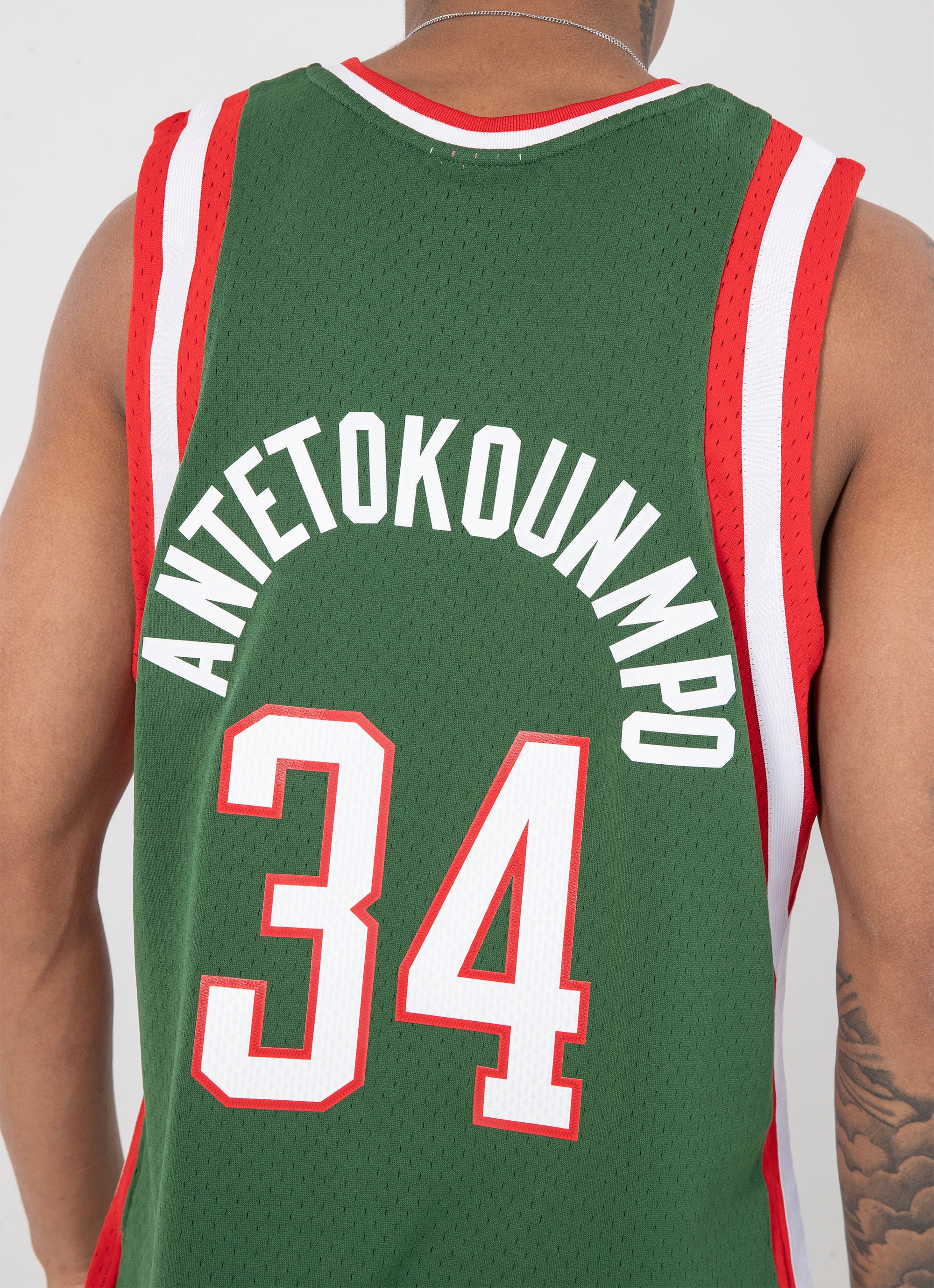Mitchell & Ness Nba Milwaukee Bucks Gian Road Swingman Jersey in Green