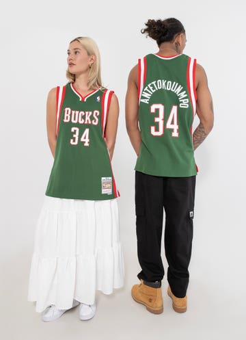 Mitchell & Ness Nba Milwaukee Bucks Gian Road Swingman Jersey in Green