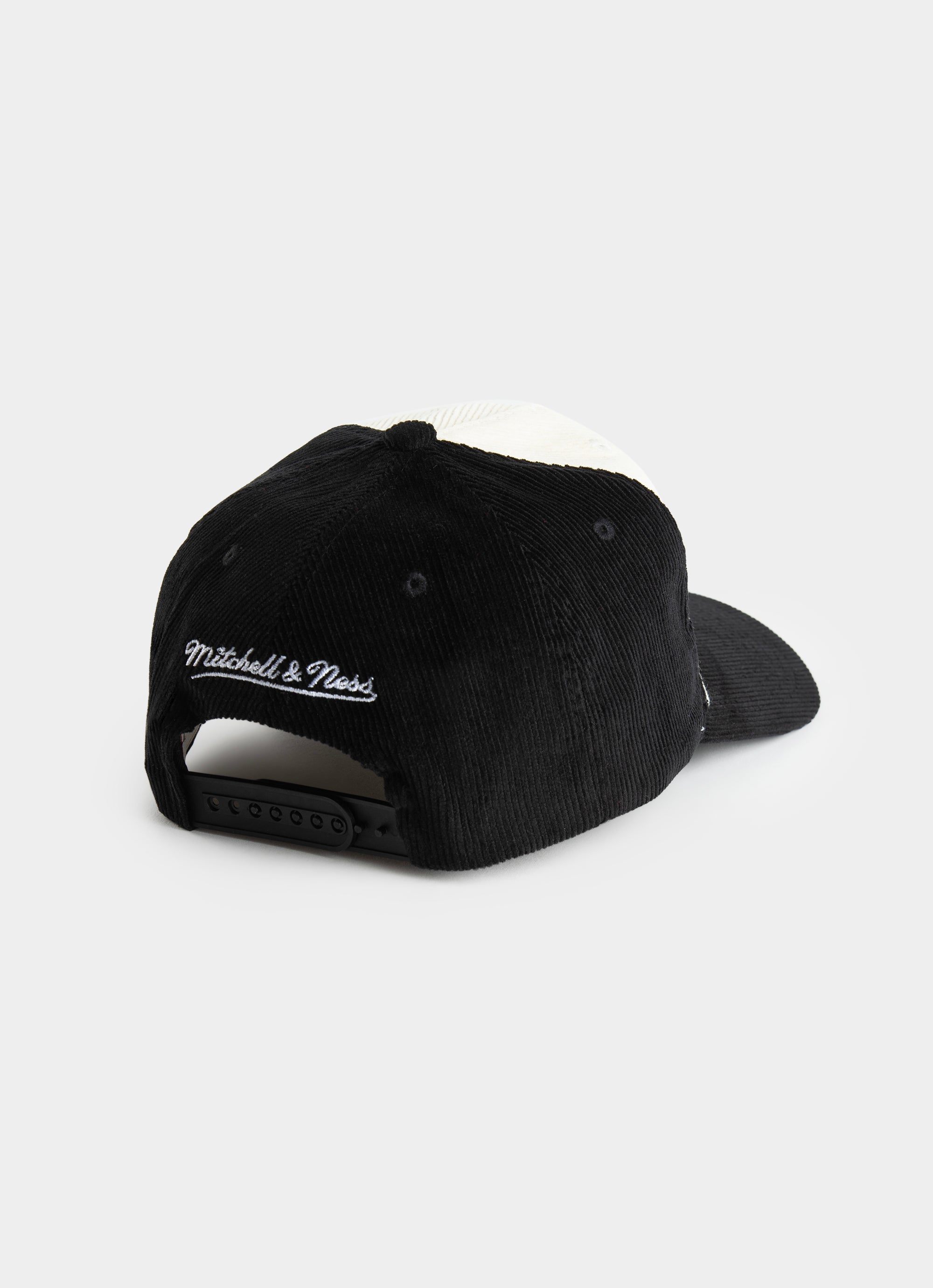 Mitchell & Ness Nfl Las Vegas Raiders Front Row Origin Snapback Cap in Black
