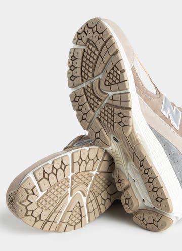 New Balance 2002r Shoes in Brown