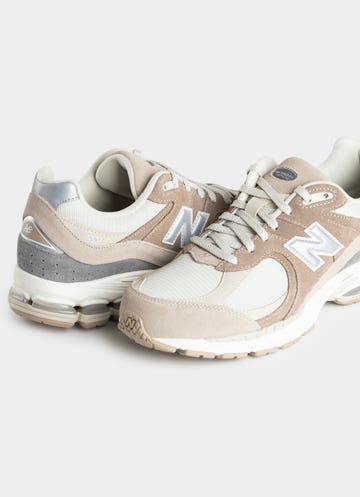 New Balance 2002r Shoes in Brown