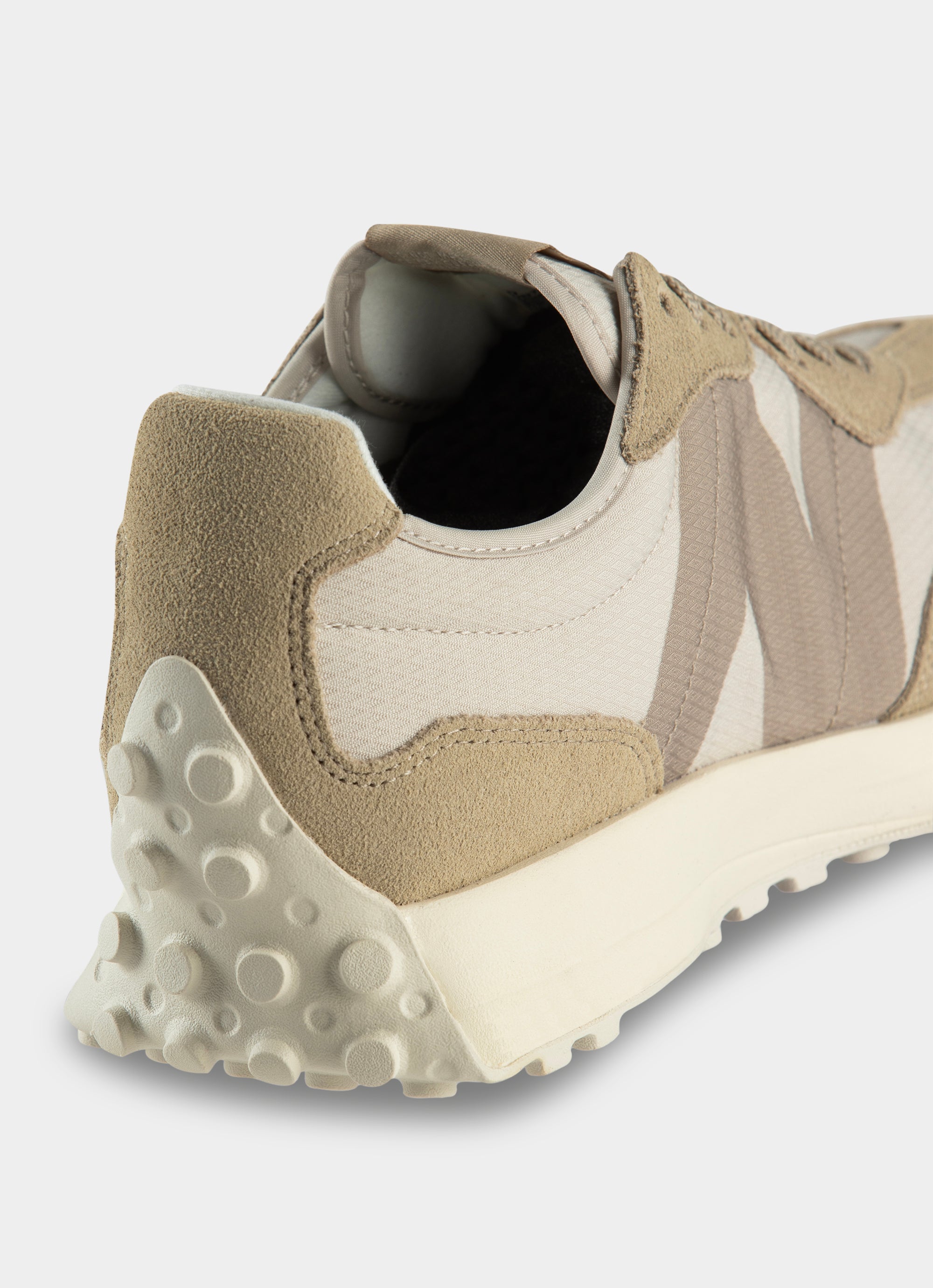 New Balance 327 Shoes - Unisex in Beige