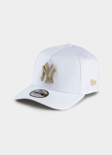 New Era Mlb 9forty A-frame Ny Yankees Gold Metal Badge Diamante Snapback in White