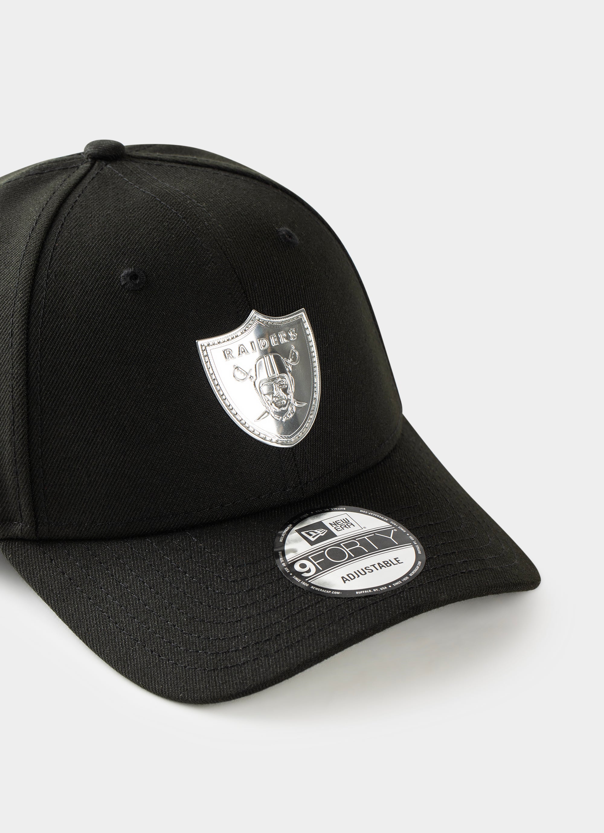 New Era Nfl 9forty Las Vegas Raiders Liquid Metal Snapback Cap in