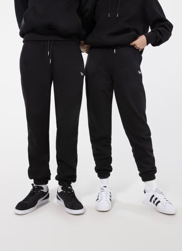 New Era Trackpants in Black