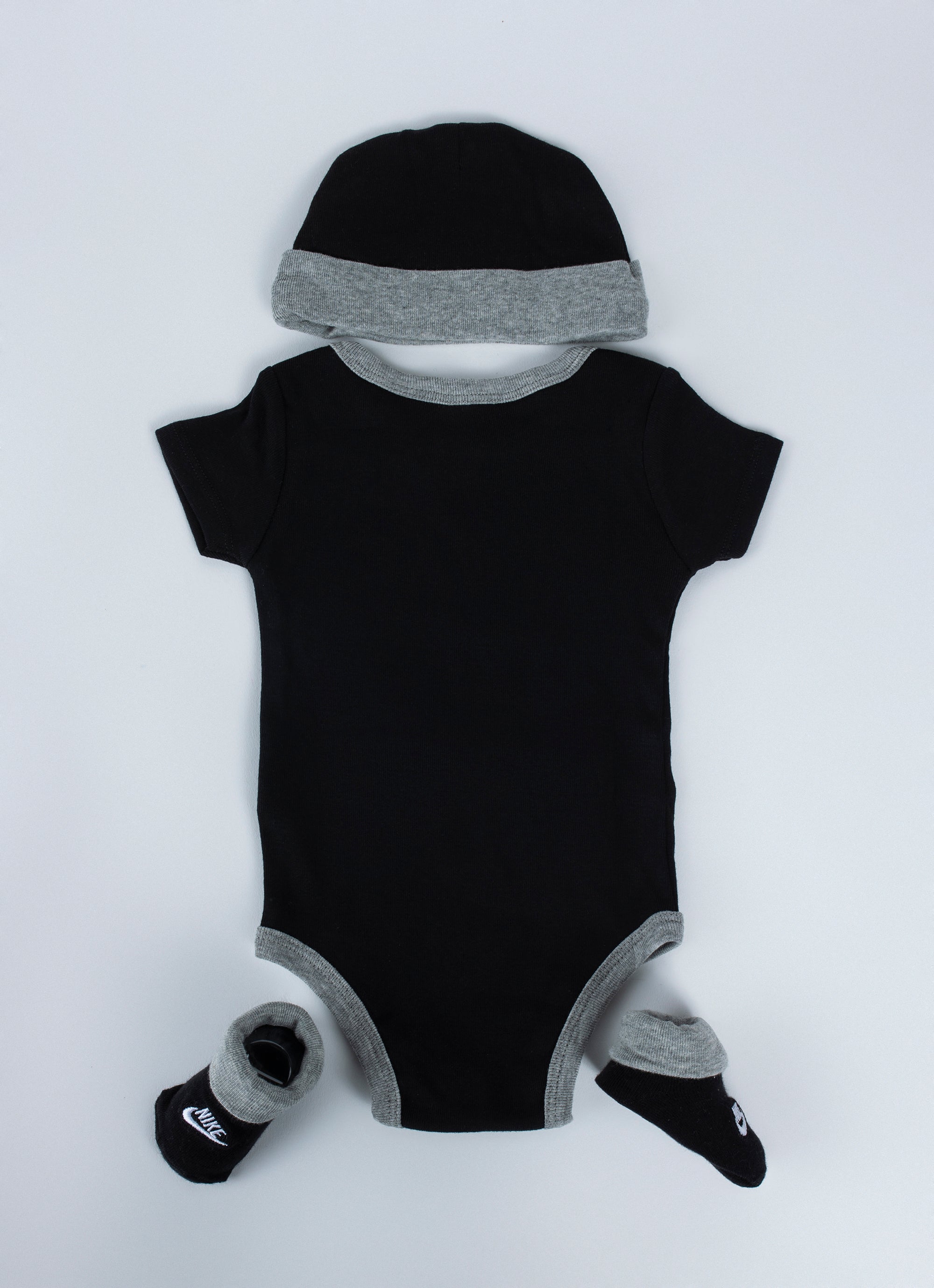 Nike Futura Logo Hat/body Suit Bootie 3pc Set - Infant in Black | Red Rat