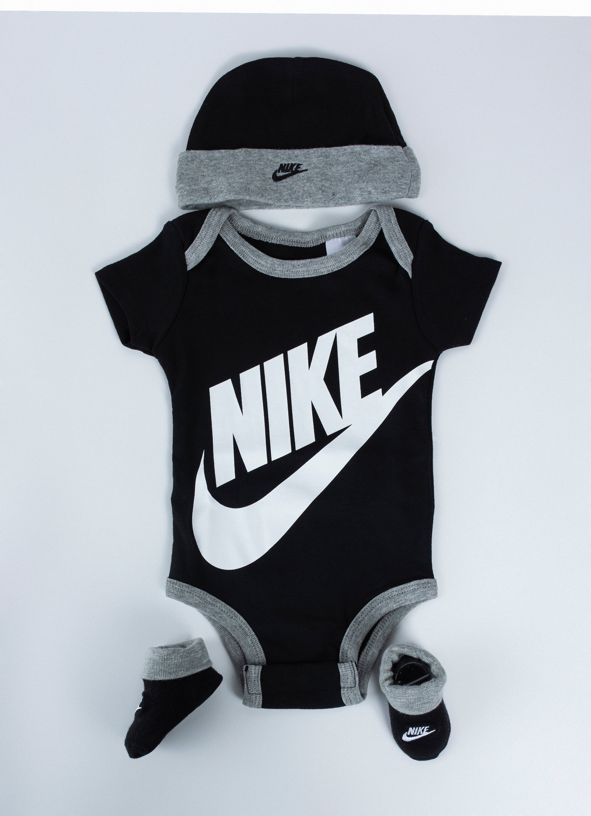 Nike Futura Logo Hat/body Suit Bootie 3pc Set - Infant in Black | Red Rat