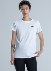 Nike Sportswear Club Tee - Womens