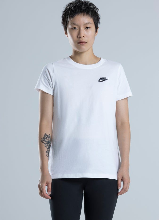 Nike Sportswear Club Tee - Womens