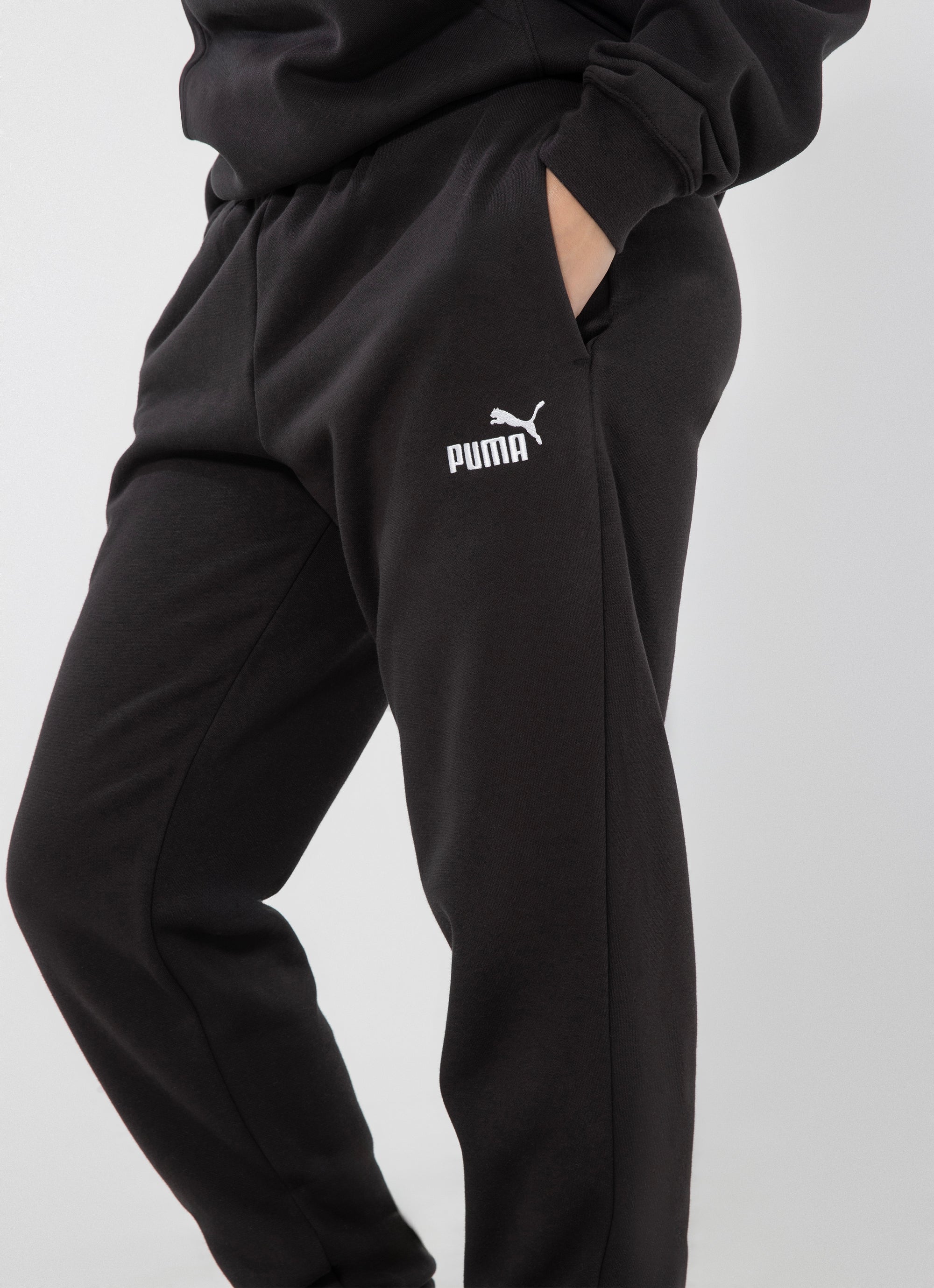 Puma Essential No.1 Logo Fleece Sweatpants in Black