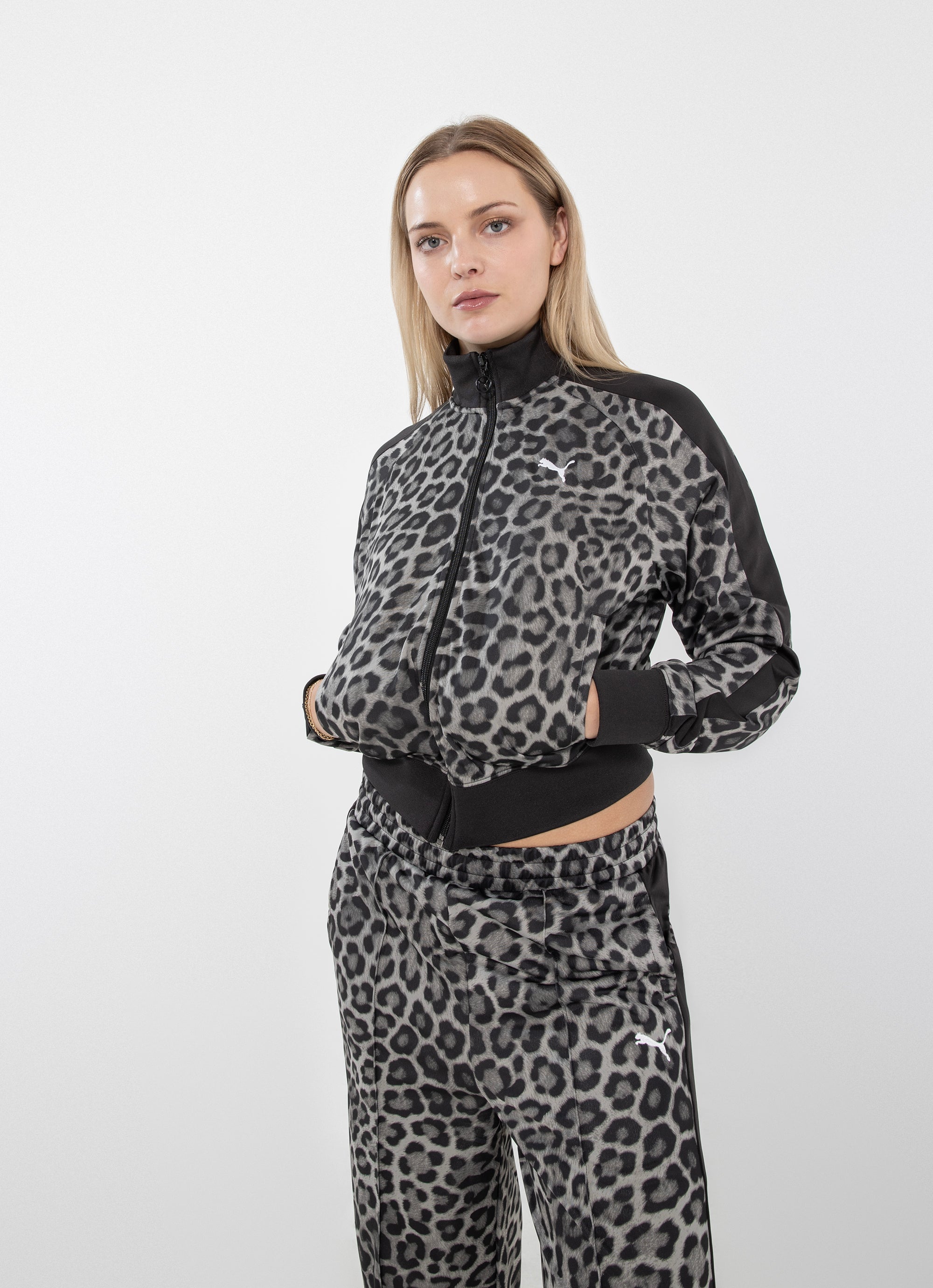 【PUMA】T7 LEO LUXE 上下セット T7 LEO LUXE Women's All-Over Print Short Track Jacket | PUMA