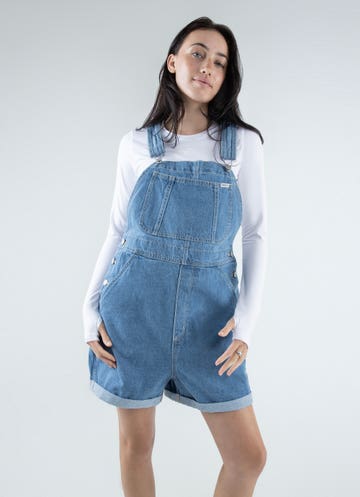https://www.redrat.co.nz/content/products/riders-90s-dungaree-short-womens-river-fade-front-detail-54705.jpg?optimize=high&auto=webp&width=360