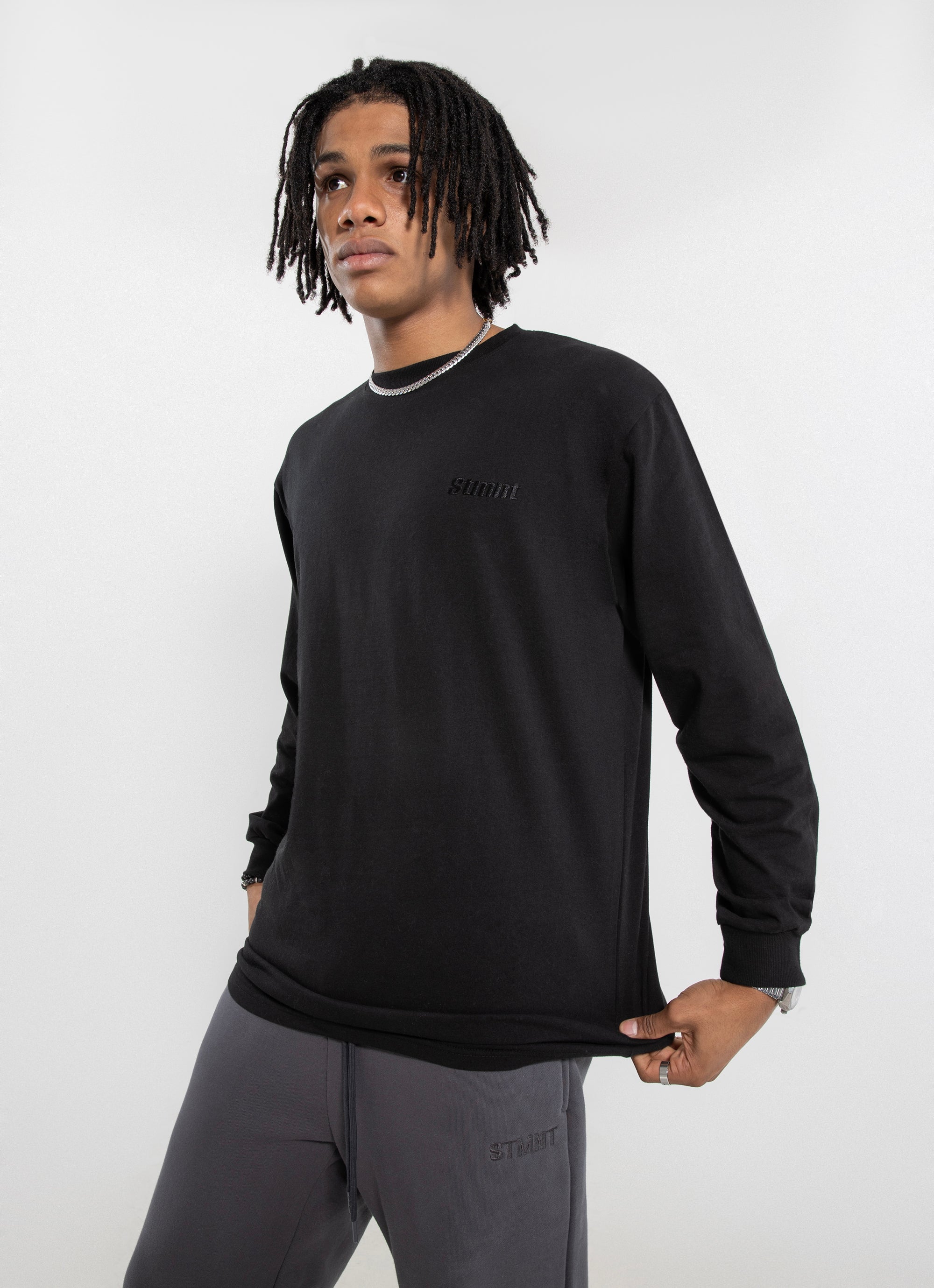 Stmnt Aisle Long Sleeve in Black
