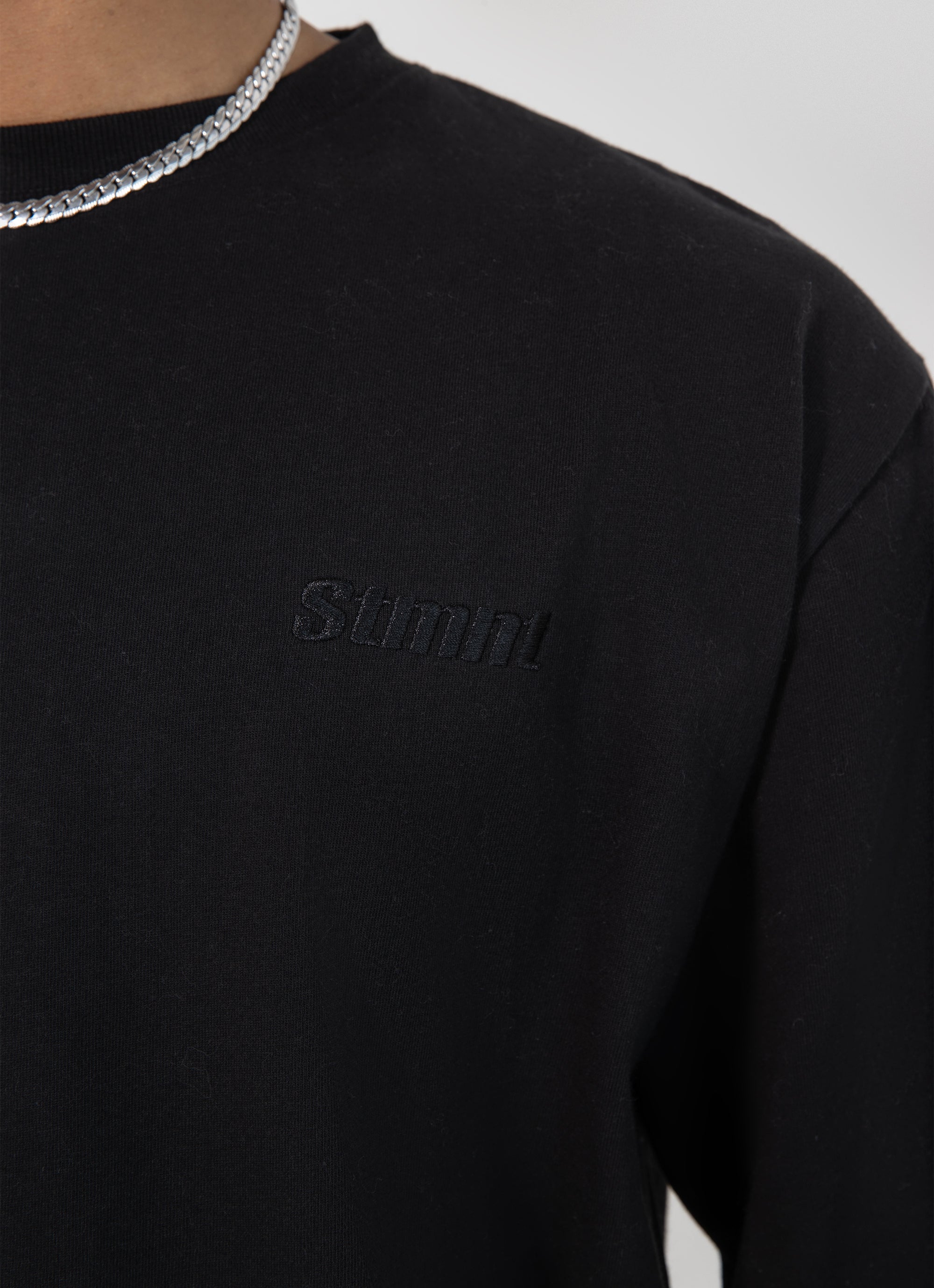 Stmnt Aisle Long Sleeve in Black