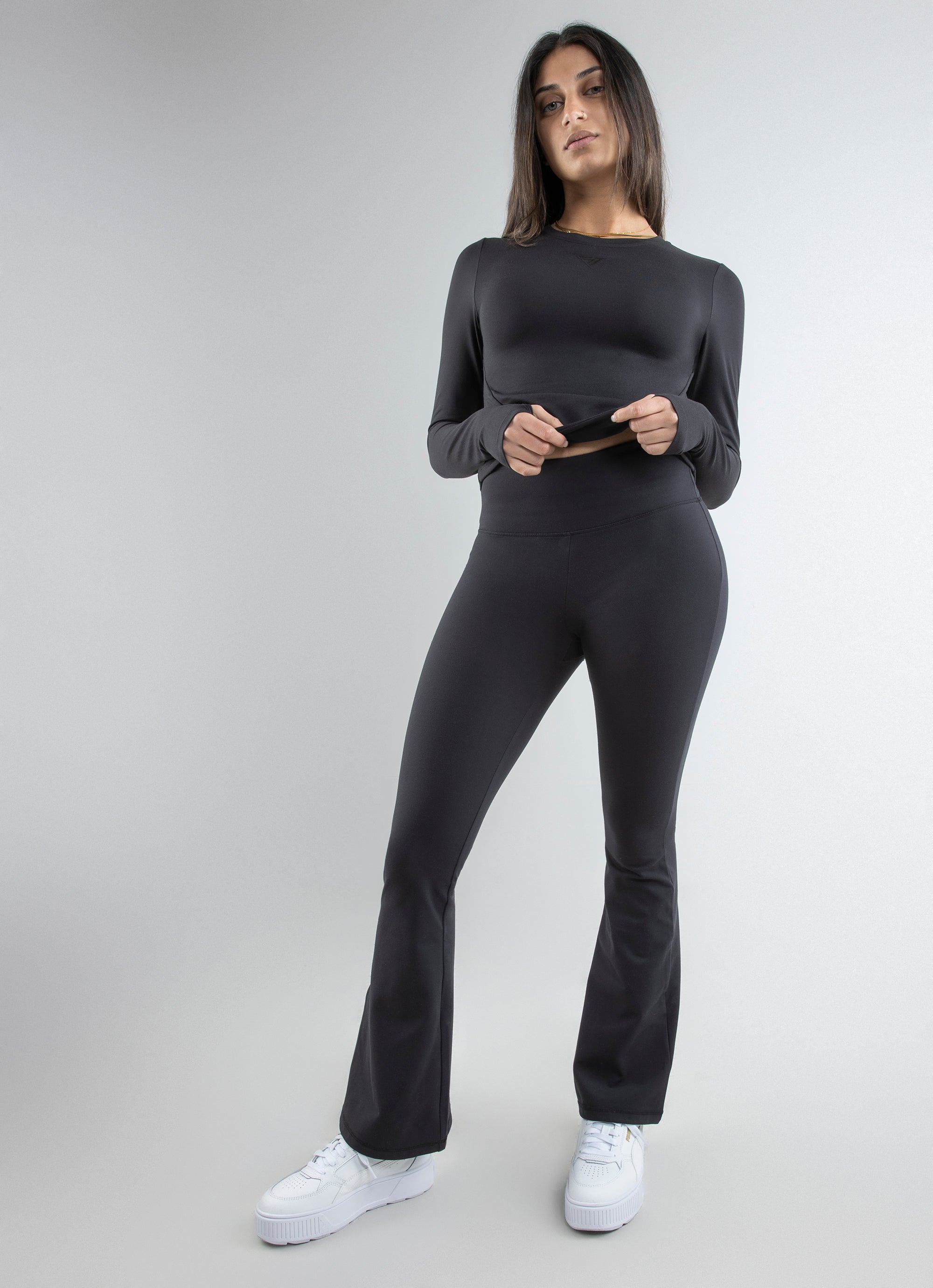Alo Yoga - Black leggings with cool ribbed design on Designer Wardrobe