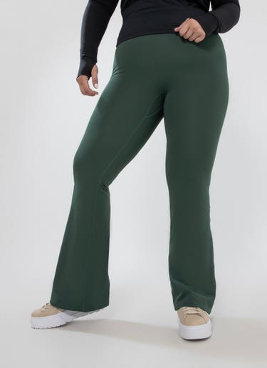 Stryde Float Flared Leggings - Curve in Green