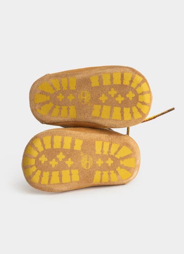 Timberland Crib Bootie And Beanie Set - Infants in Brown
