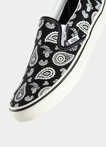 Vans Classic Slip-on Shoes - Womens in Black