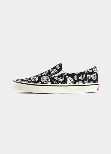 Vans Classic Slip-on Shoes - Womens in Black