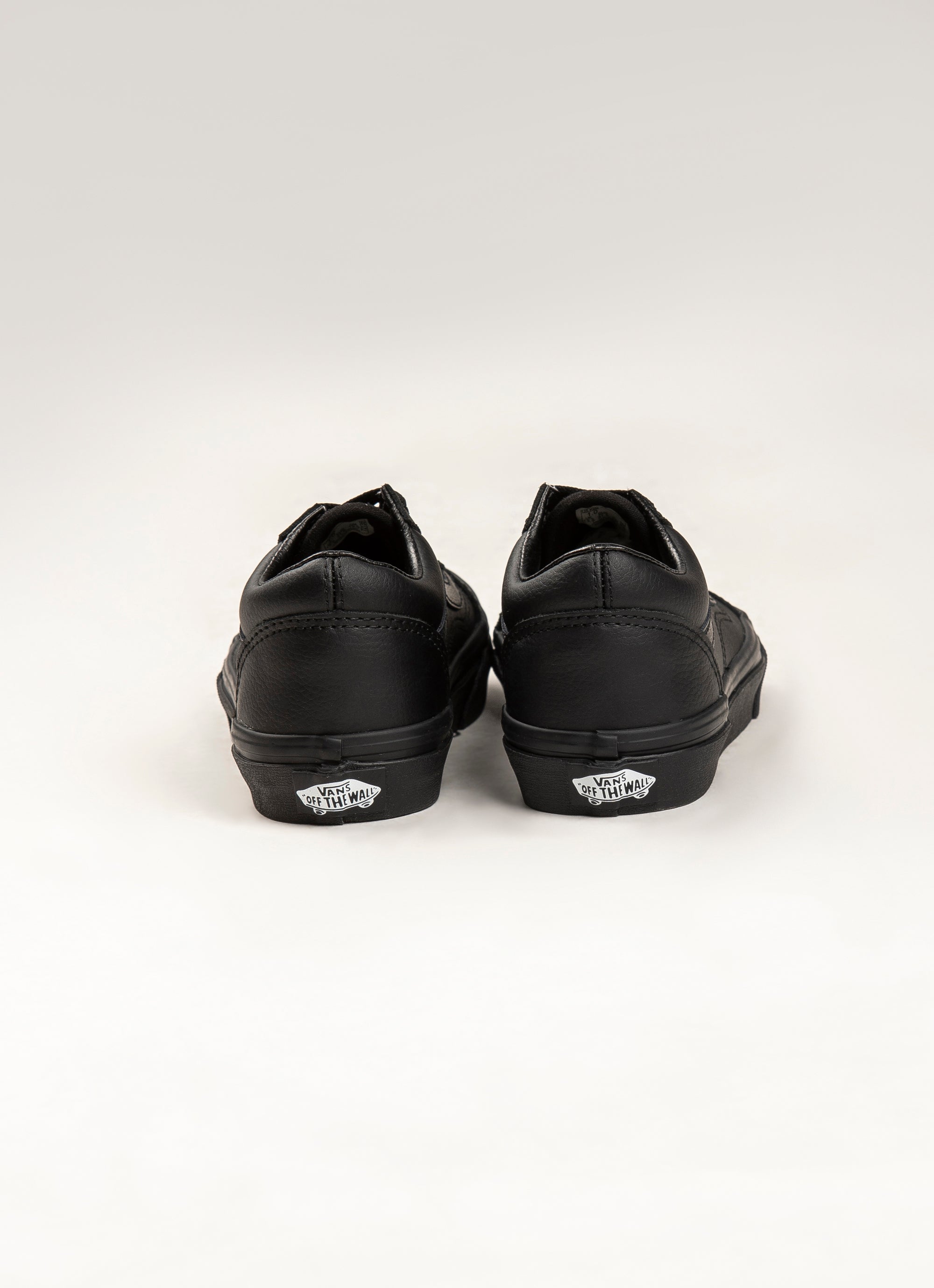Vans Old Skool Leather Shoe - Kids in Black
