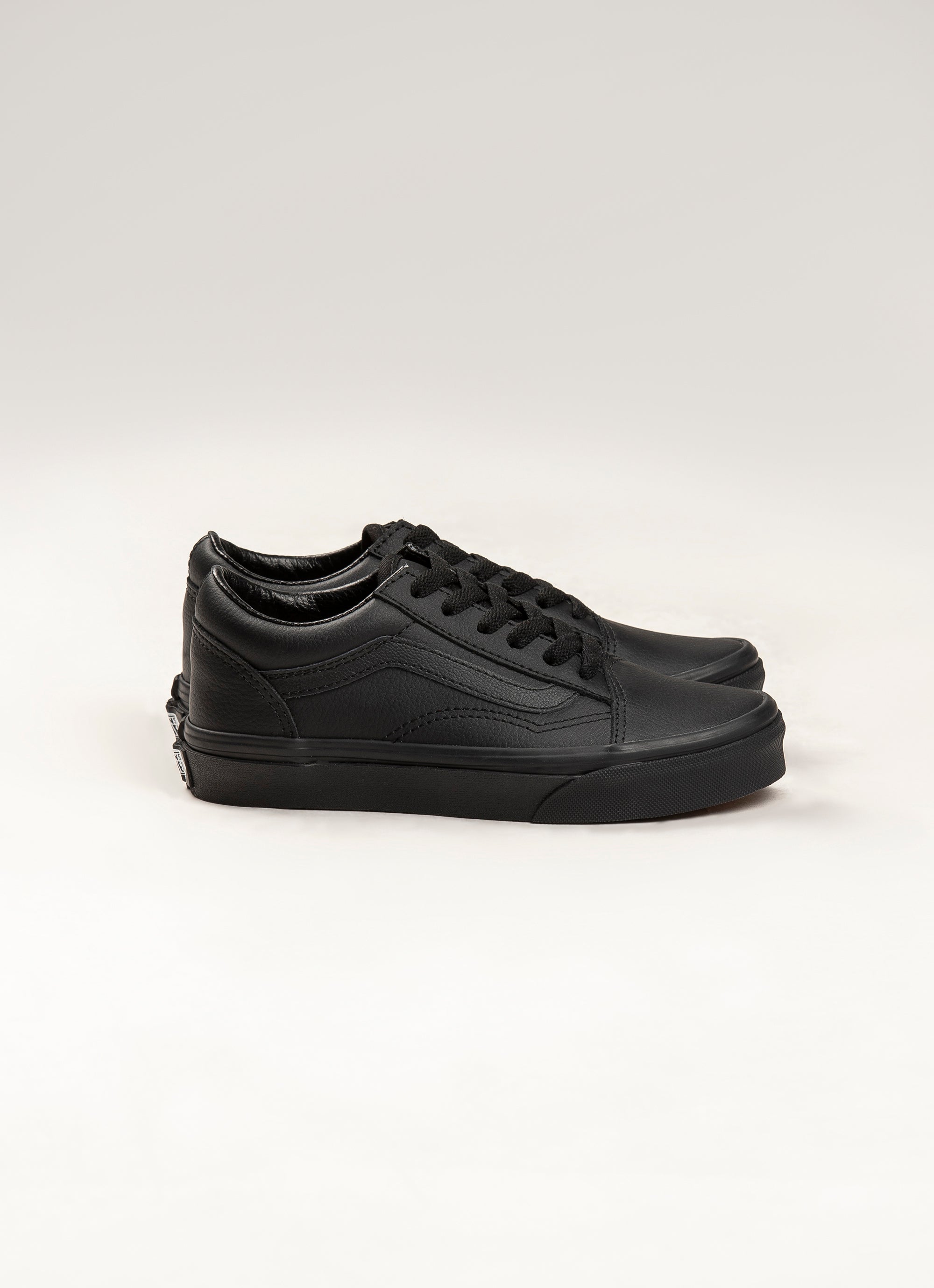 Vans Old Skool Leather Shoe - Kids in Black