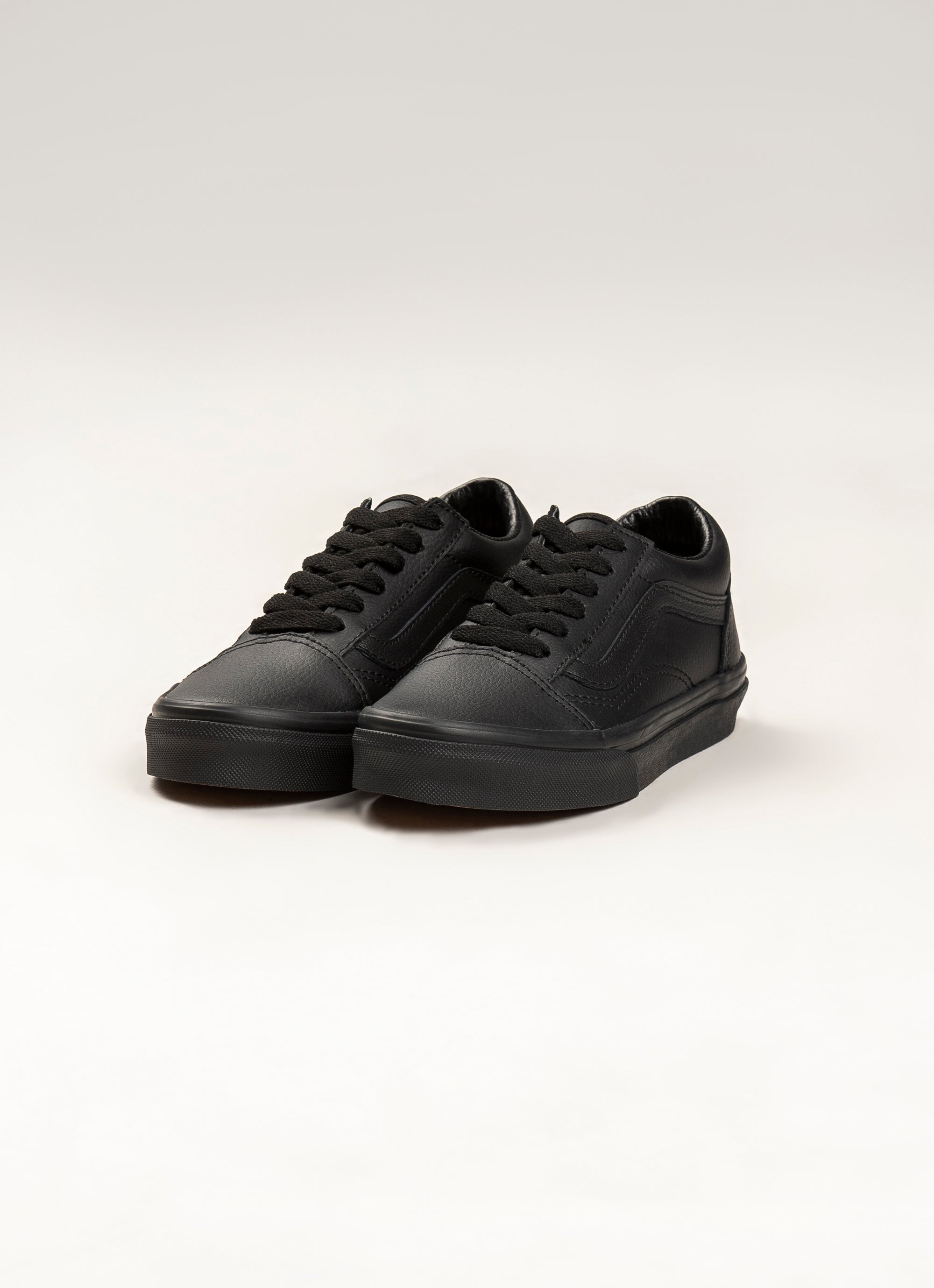 Vans Old Skool Leather Shoe - Kids in Black