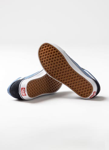 Vans Old Skool Shoes - Unisex in Blue