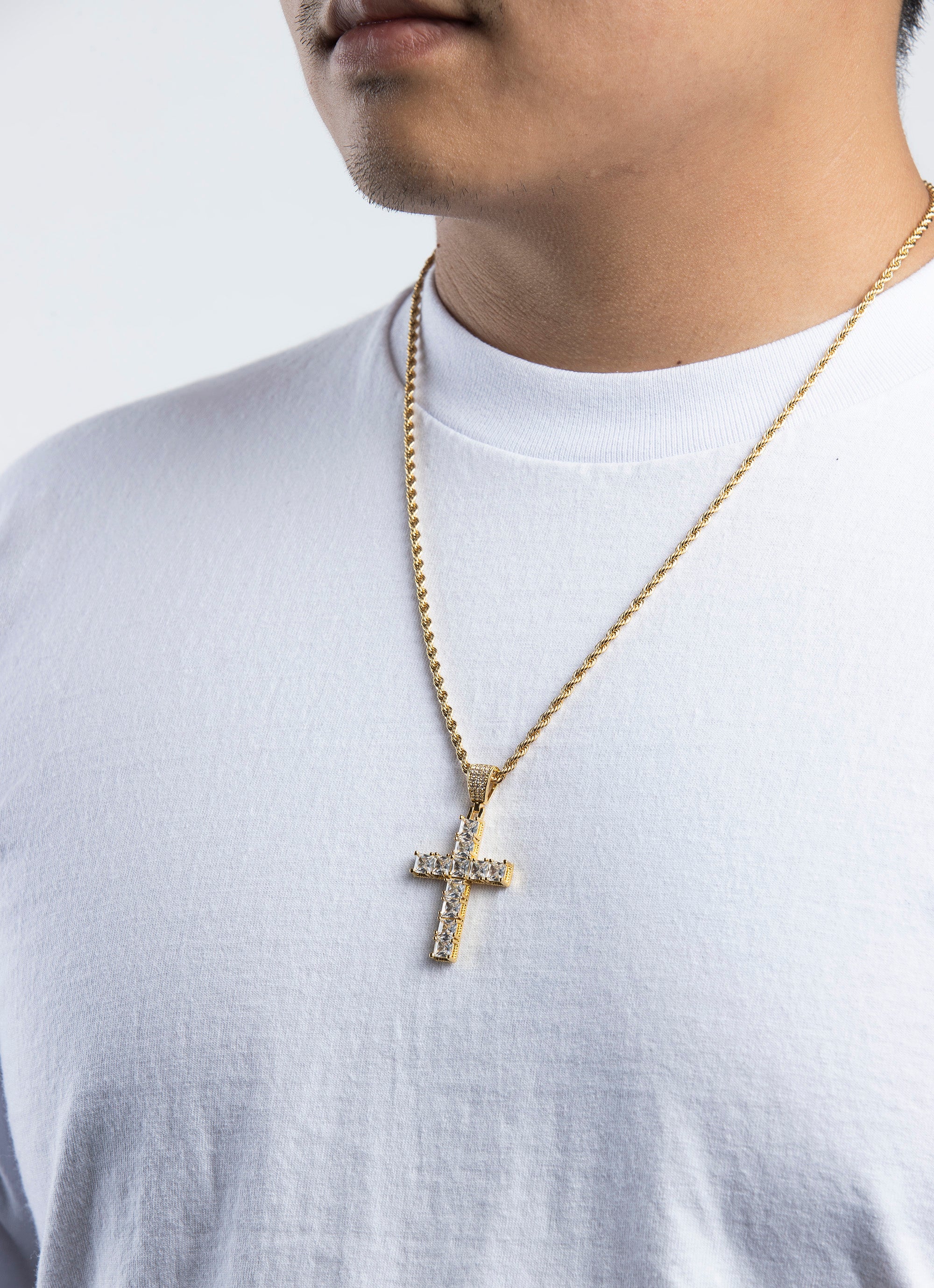 Vendetta Holy Cross Pendant in Gold